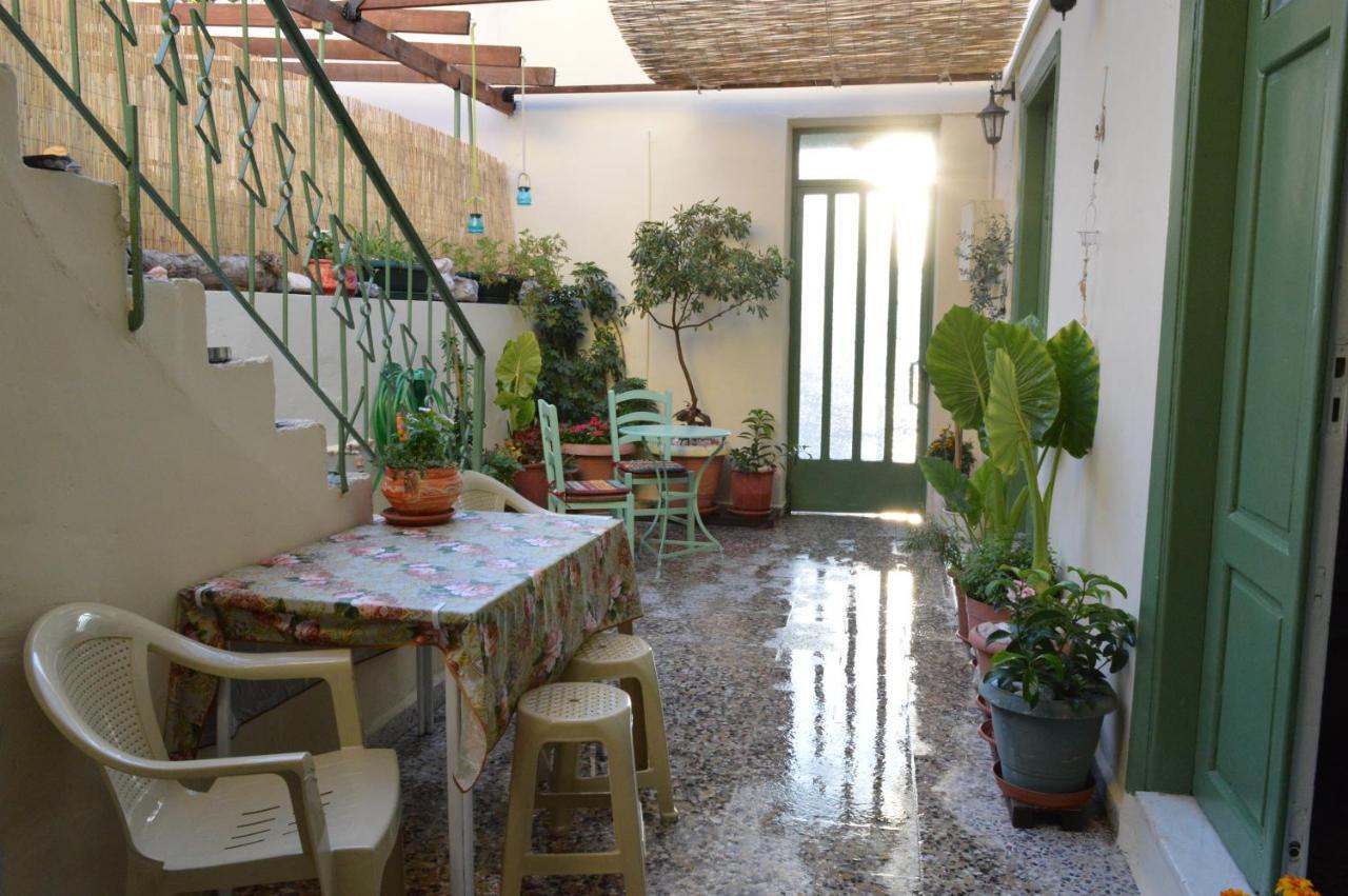 Ferienwohnung Pireas Port Next To Metro Artistic House Exterior foto