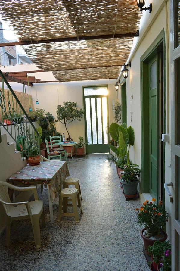 Ferienwohnung Pireas Port Next To Metro Artistic House Exterior foto